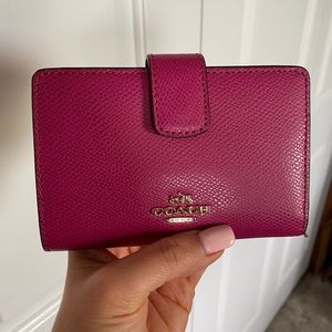 Coach Bifold wallet in Fuchsia berry color
